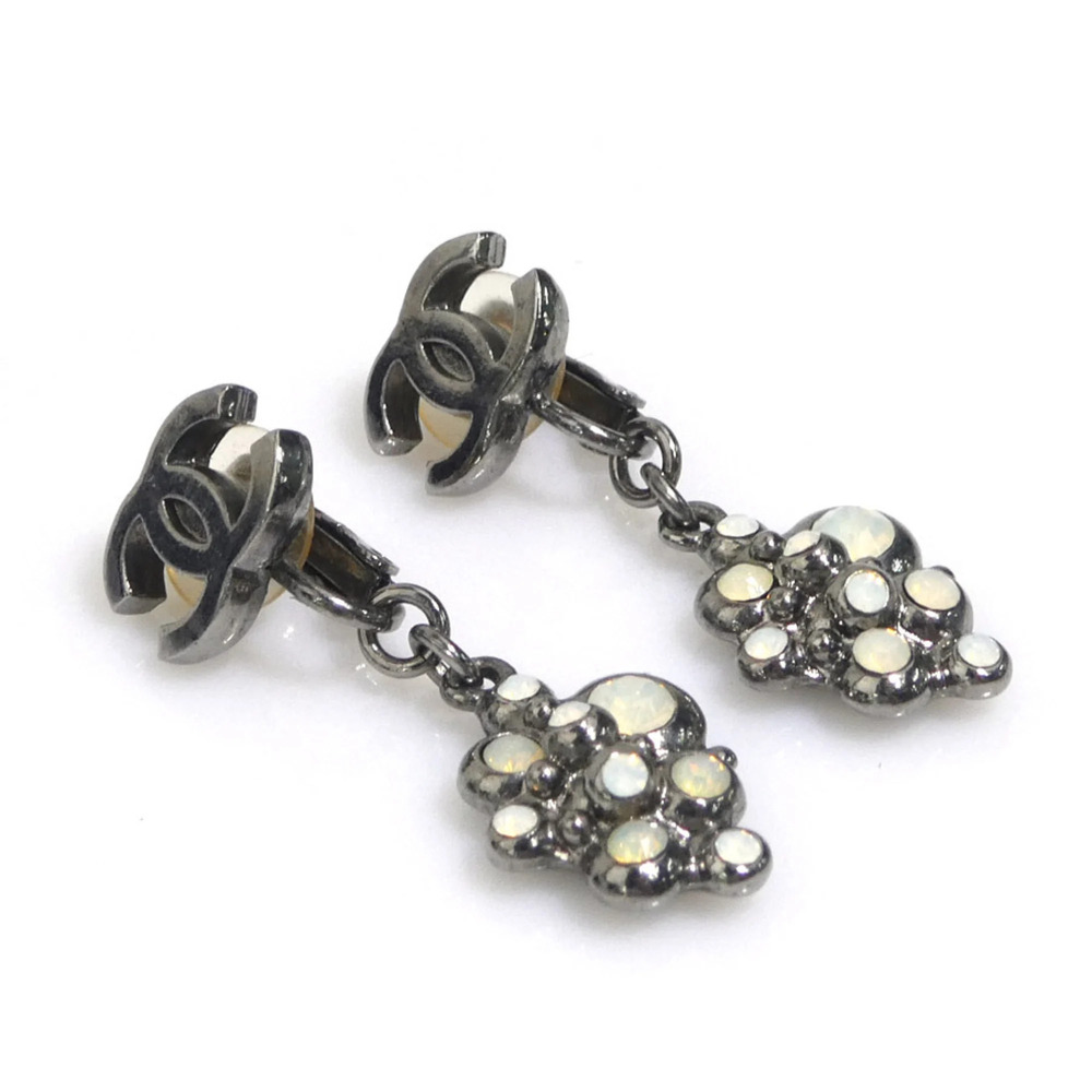 CHANEL Authentic Earrings - Picture 2 of 8